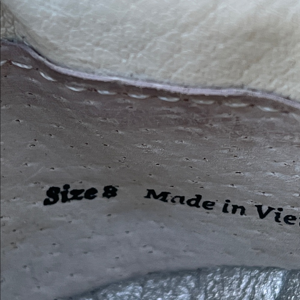 Dolce Vita Ledger Leather Sneaker in Off White Size 8 - Picture 11 of 11